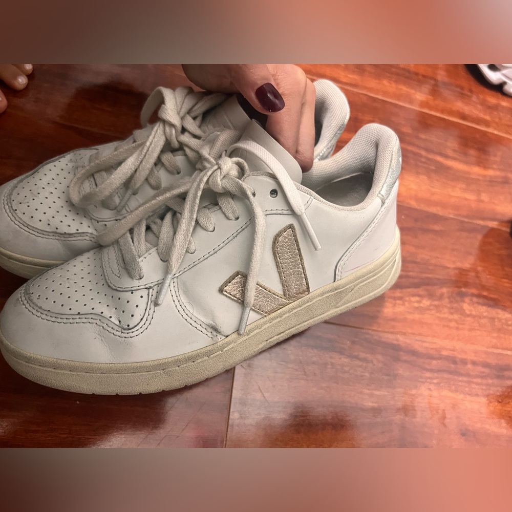 Veja V-10 Sneakers